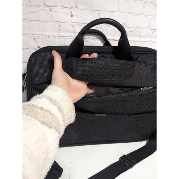 Briggs and Riley Executive Clamshell Brief Case Laptop Messenger Bag KB203C-4 - Picture 13 of 16